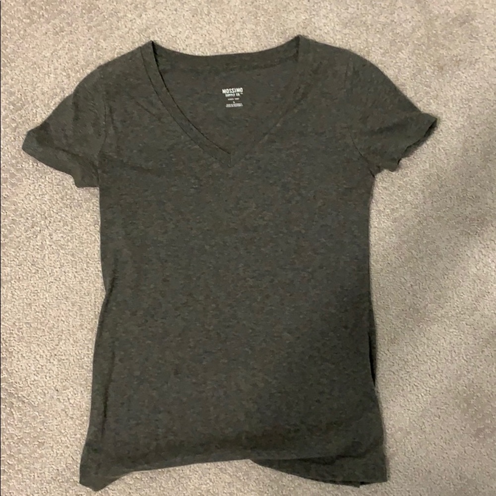 Gray tshirt